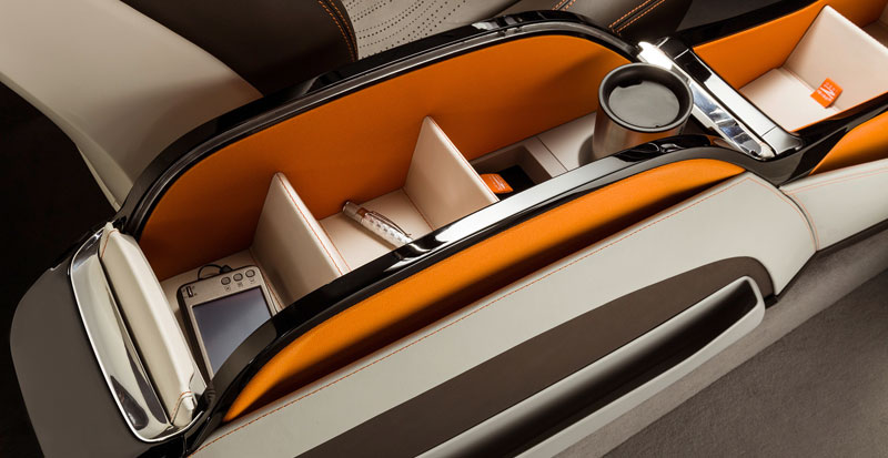 The floor console in the Bespoke concept features advancements in storage, lighting and electronics integration. The flexible, “peel-to-reveal” leather-wrapped cover on both sides enables the driver to configure the storage space individually.