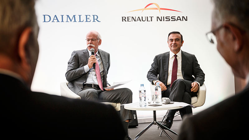Carlos Ghosn and Dieter Zetsche at Paris Motor Show, 2014