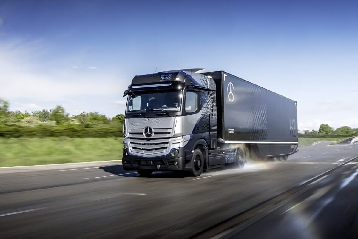 Mecedes Benz hydrogen fuel cell truck